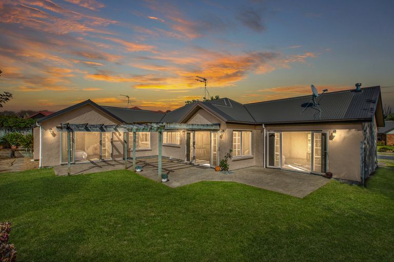 Photo of property in 18 Roderick Place, Rototuna, Hamilton, 3210