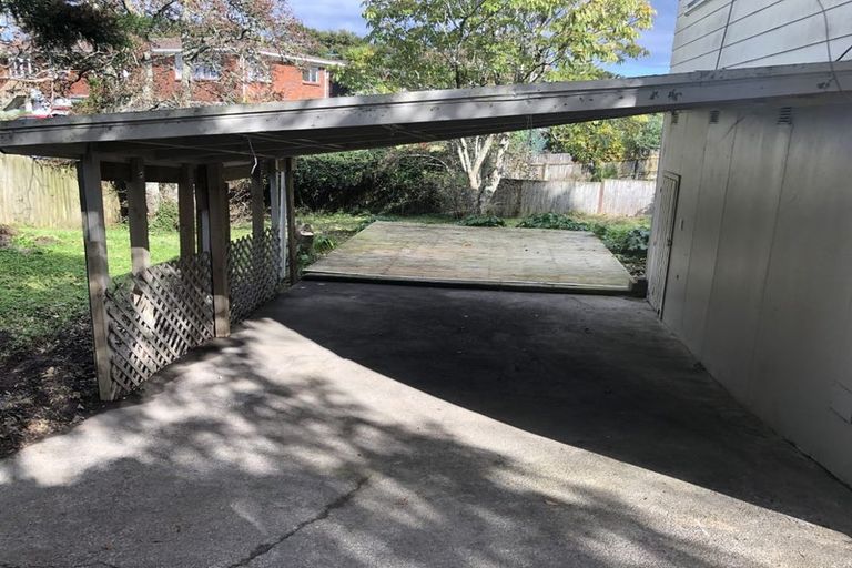 Photo of property in 35 Takapu Street, Henderson, Auckland, 0612