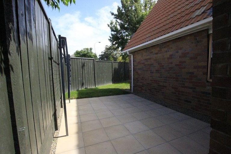 Photo of property in 1/5 Elderwood Lane, Belmont, Auckland, 0622