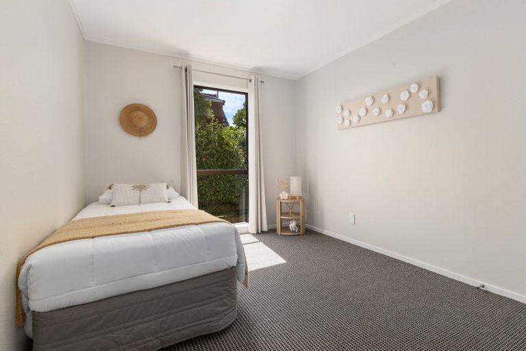 Photo of property in 9 Kinnel Grove, Papakowhai, Porirua, 5024