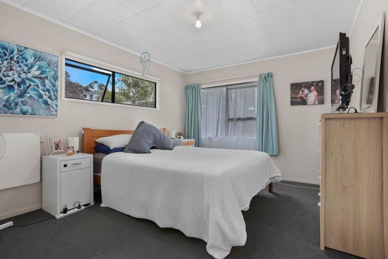 Photo of property in 21 Holmes Drive South, West Harbour, Auckland, 0618