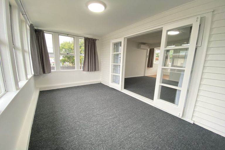 Photo of property in 150 Hepburn Road, Glendene, Auckland, 0602