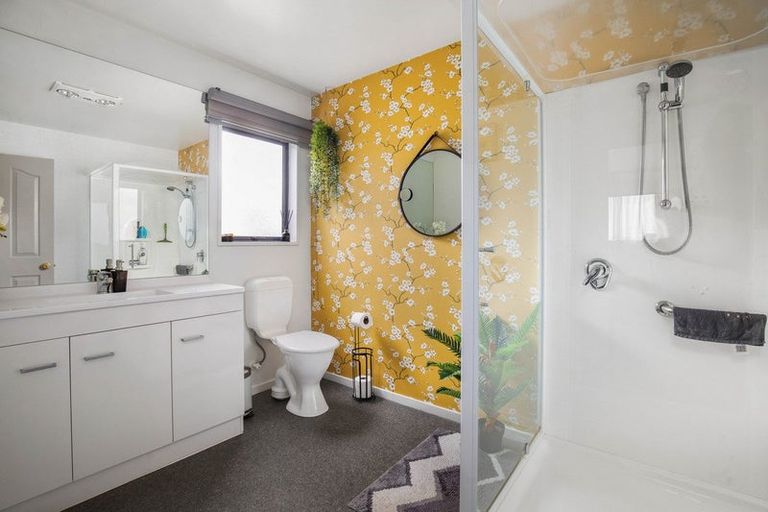 Photo of property in 22 Clutha Street, Alexandra, 9320