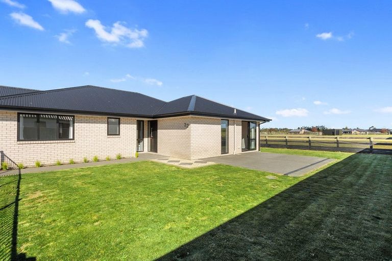 Photo of property in 32 Plover Avenue, Amberley, 7410