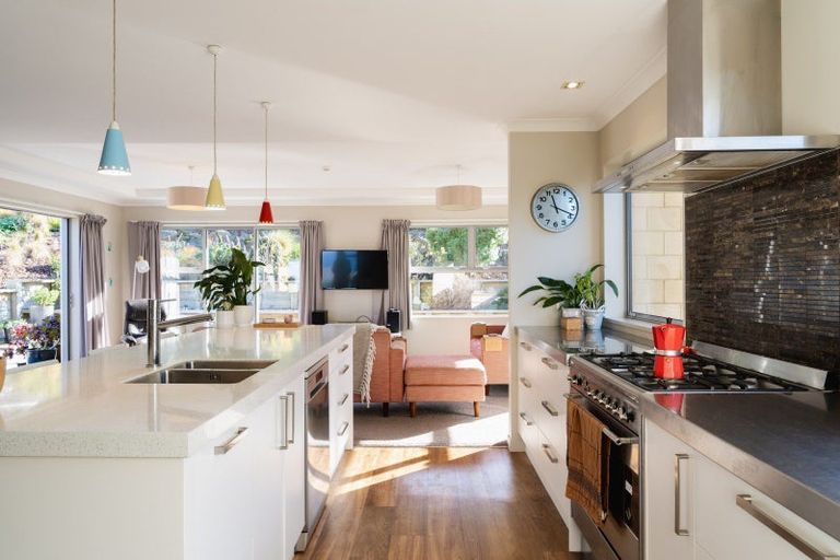 Photo of property in 37 Highgrove, Saint Clair, Dunedin, 9012