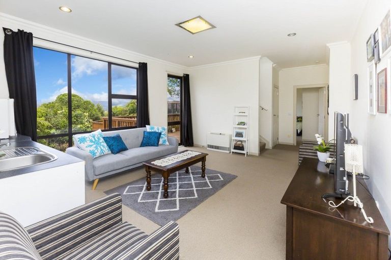 Photo of property in 15 Swain Grove, Riverstone Terraces, Upper Hutt, 5018