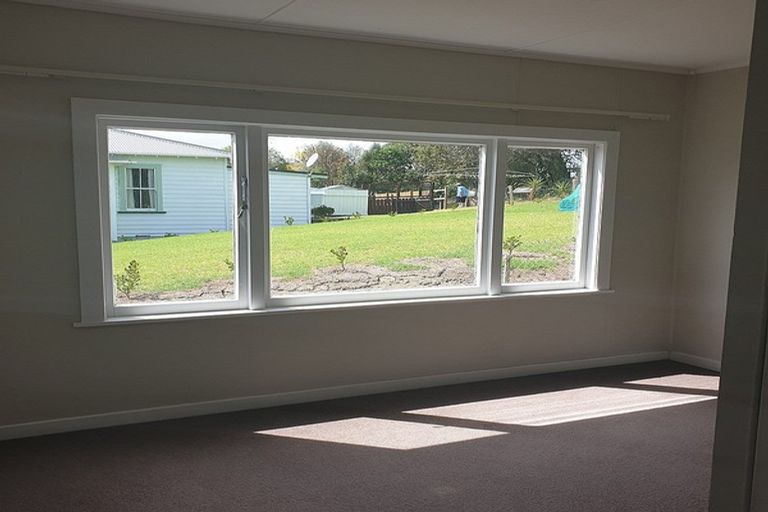 Photo of property in 15 Awaroa Road, Helensville, 0800