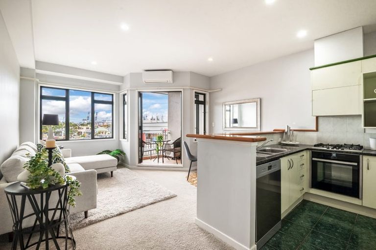 Photo of property in 1b/4 Fleet Street, Devonport, Auckland, 0624