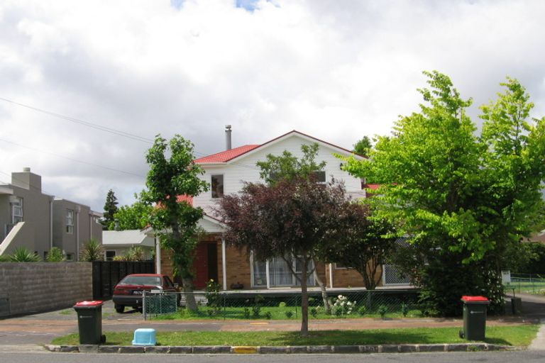 Photo of property in 58 St Michaels Avenue, Point Chevalier, Auckland, 1022