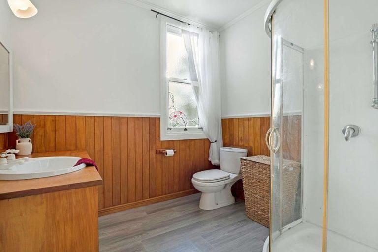 Photo of property in 2442 South Head Road, South Head, Helensville, 0874