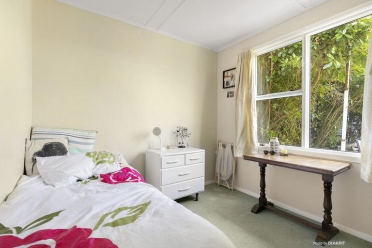Photo of property in 110 Ruskin Road, Newlands, Wellington, 6037