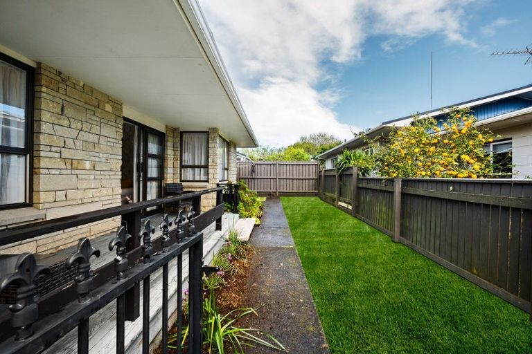 Photo of property in 2 Tiverton Crescent, Whalers Gate, New Plymouth, 4310