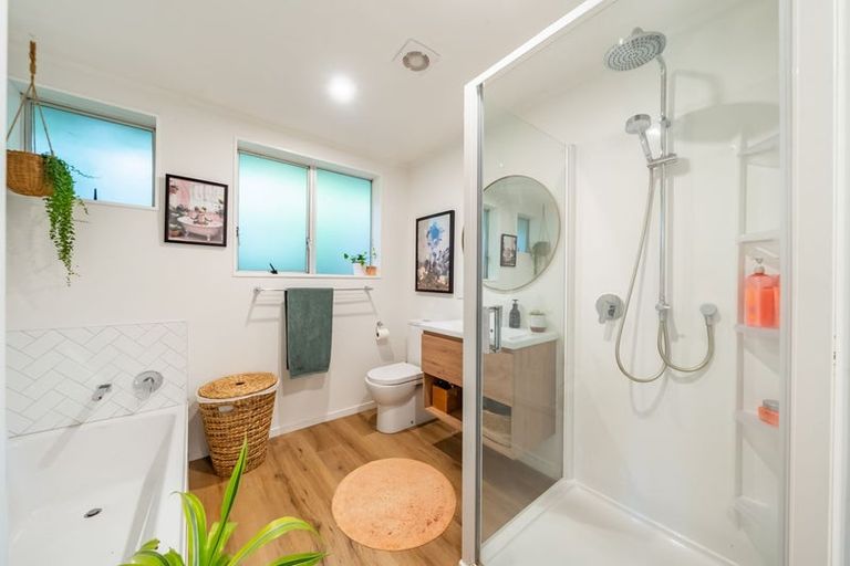 Photo of property in 1a Wyndham Road, Pinehaven, Upper Hutt, 5019