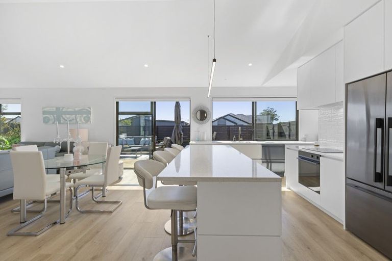 Photo of property in 52 Manakura Street, Russley, Christchurch, 8042