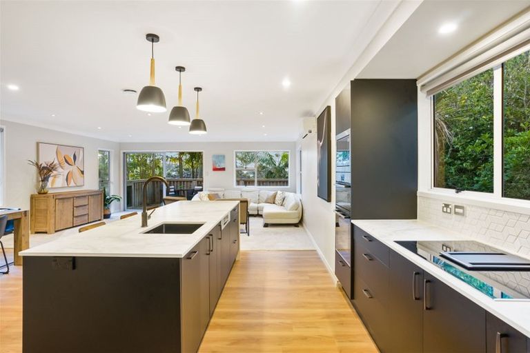 Photo of property in 21 Holt Avenue, Torbay, Auckland, 0630