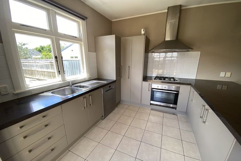 Photo of property in 27 Milverton Avenue, Hokowhitu, Palmerston North, 4410