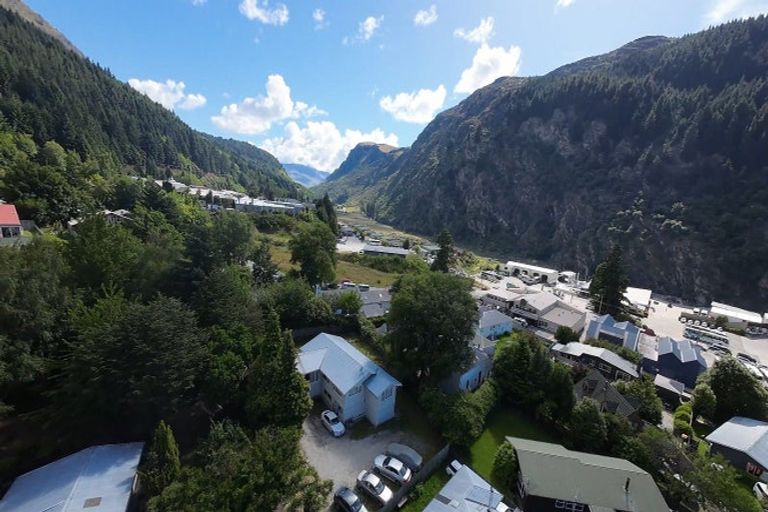 Photo of property in 22 Bowen Street, Queenstown, 9300