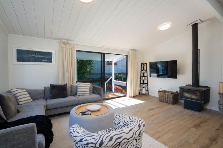 Photo of property in 4 Kathleen Place, Rainbow Point, Taupo, 3330