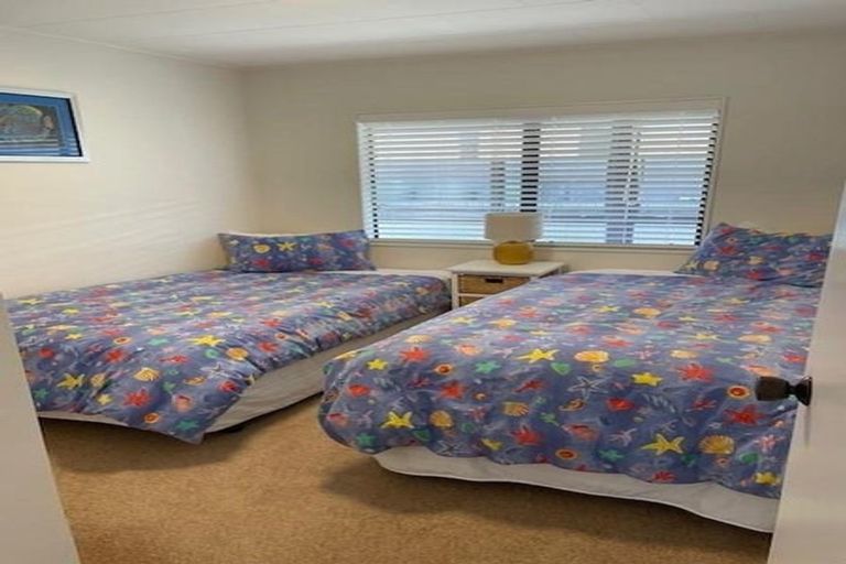 Photo of property in 6 Karawa Place, Kawakawa Bay, Papakura, 2585