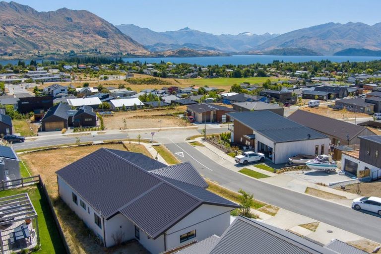 Photo of property in 27 The Heights Avenue, Wanaka, 9305