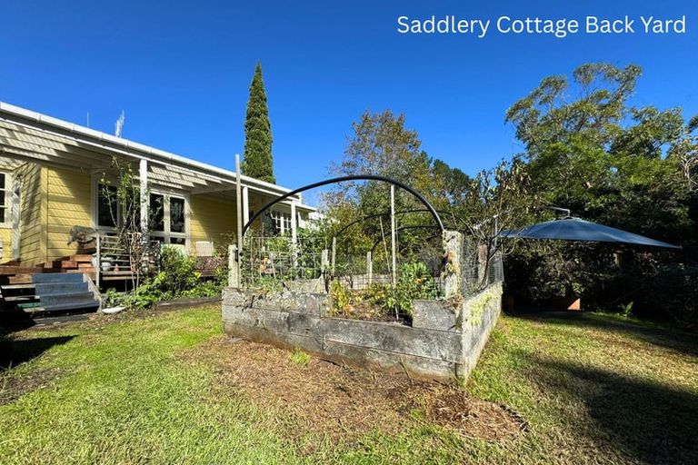 Photo of property in Saddlery Cottage, 3245 Paparoa-oakleigh Road, Paparoa, 0571