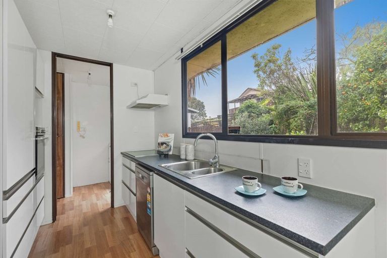 Photo of property in 2/16 Sarajevo Place, Massey, Auckland, 0614