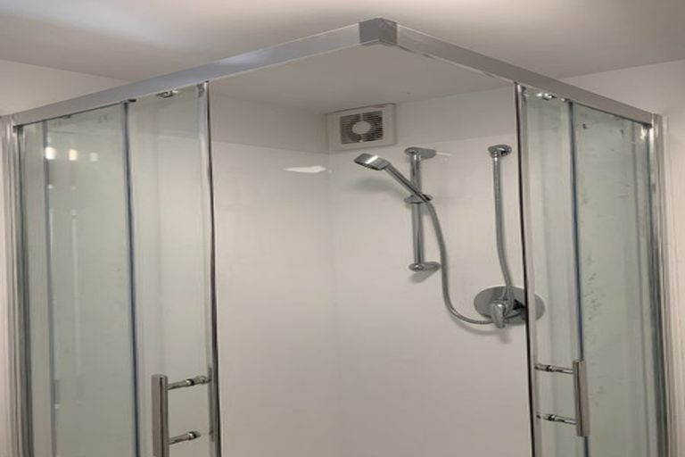 Photo of property in 21 Quigley Street, Newlands, Wellington, 6037