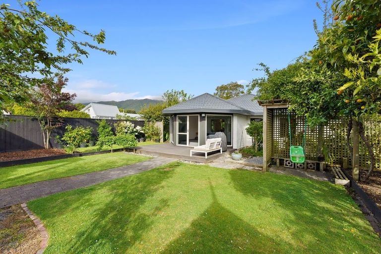 Photo of property in 399b Te Moana Road, Waikanae, 5036