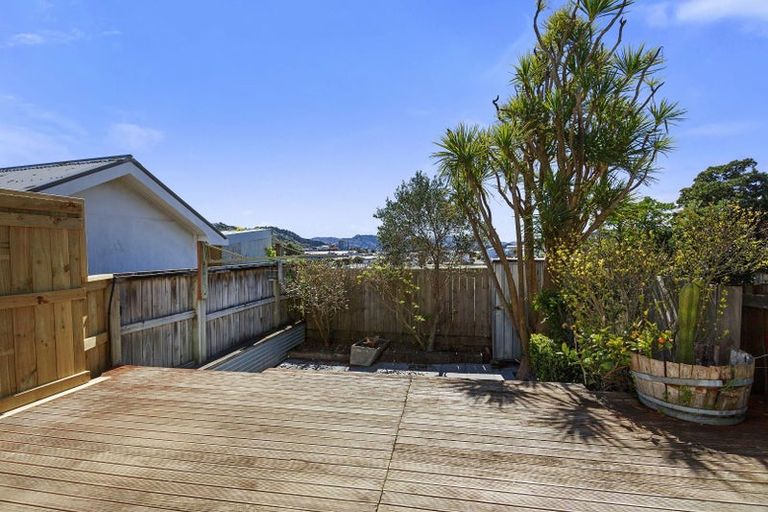 Photo of property in 5 Glendavar Street, Berhampore, Wellington, 6023