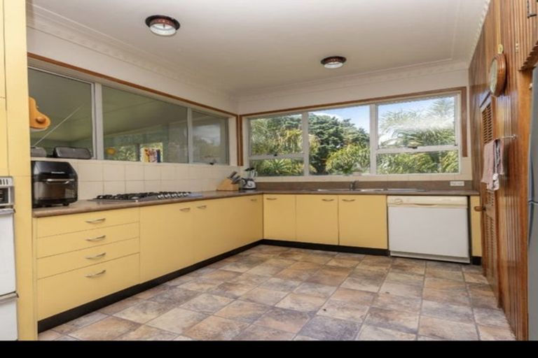 Photo of property in 24 Waikoukou Valley Road, Waimauku, 0812