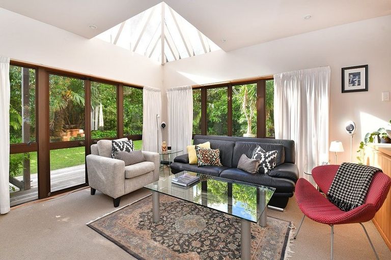 Photo of property in 8 View Road, Campbells Bay, Auckland, 0630