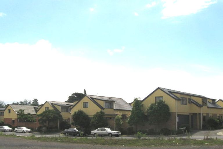Photo of property in 18/1 Melview Place, New Lynn, Auckland, 0600