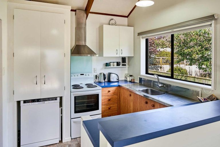 Photo of property in 15 Burcham Street, Taita, Lower Hutt, 5011