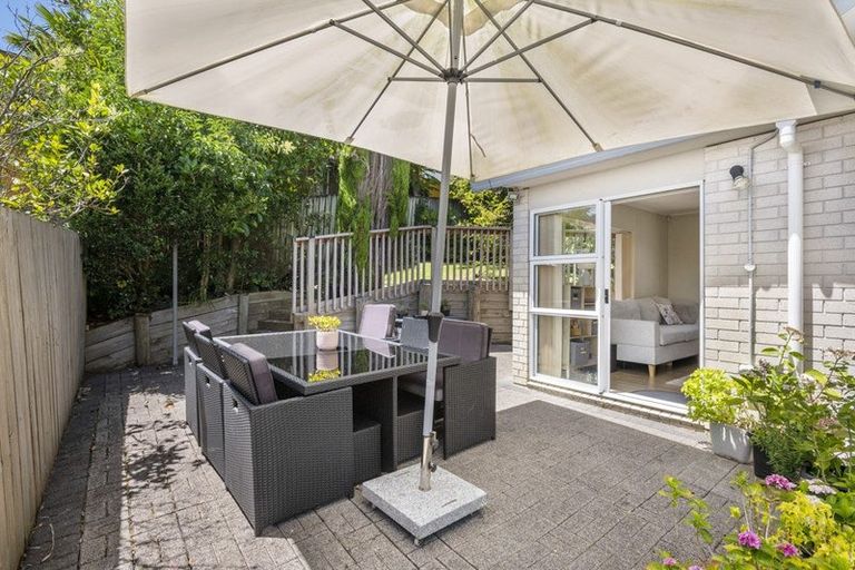 Photo of property in 20 Tenbless Court, Unsworth Heights, Auckland, 0632