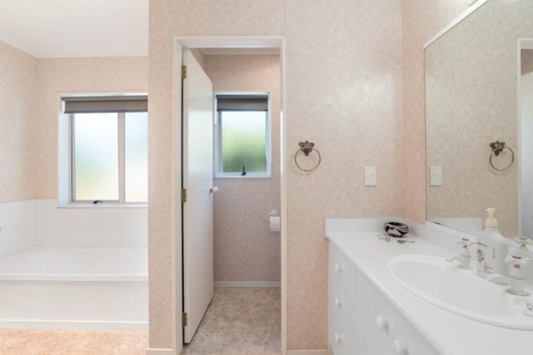 Photo of property in 72 Tawavale Street, Pukehangi, Rotorua, 3015