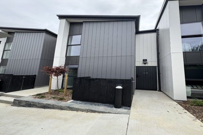 Photo of property in 2/79 Edmonton Road, Henderson, Auckland, 0612