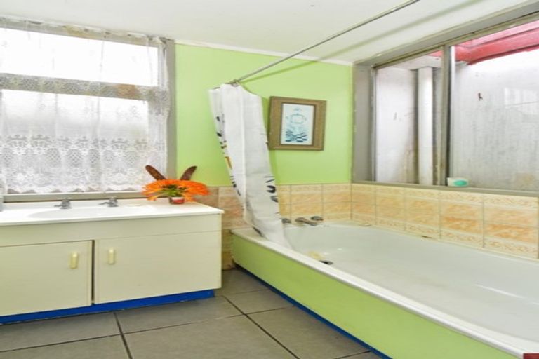 Photo of property in 64 Hain Avenue, Mangere East, Auckland, 2024