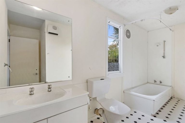 Photo of property in 208 Springfield Road, St Albans, Christchurch, 8014