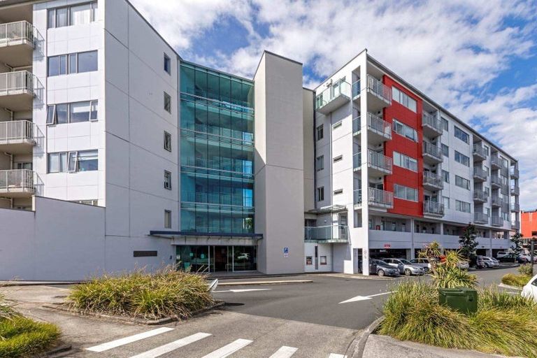 Photo of property in Shoal Haven Apartments, 212a/130 Anzac Street, Takapuna, Auckland, 0622