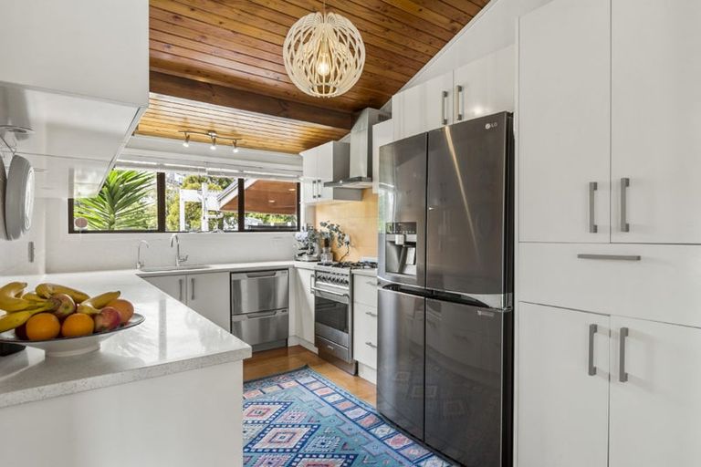 Photo of property in 5 Saddleback Rise, Murrays Bay, Auckland, 0630