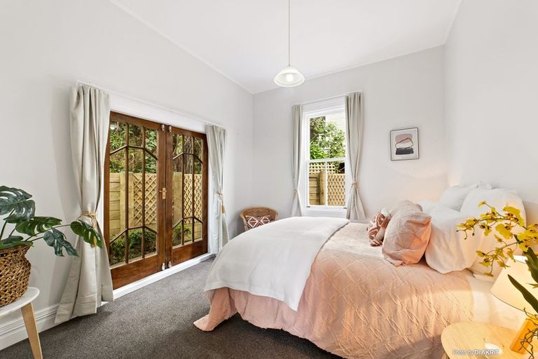 Photo of property in 29 Winchester Street, Kaiwharawhara, Wellington, 6035