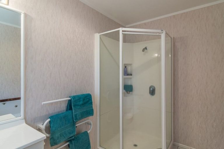 Photo of property in 11 Hurworth Grove, Waikanae, 5036