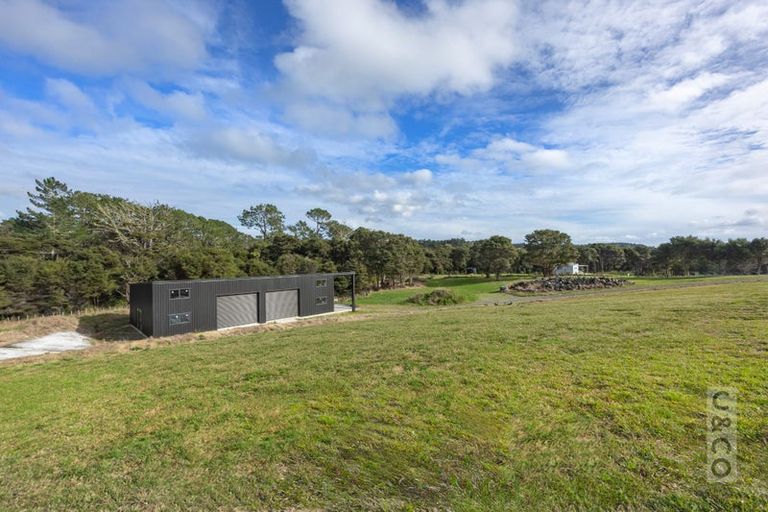 Photo of property in 22 Houkura Place, Taupaki, Henderson, 0782