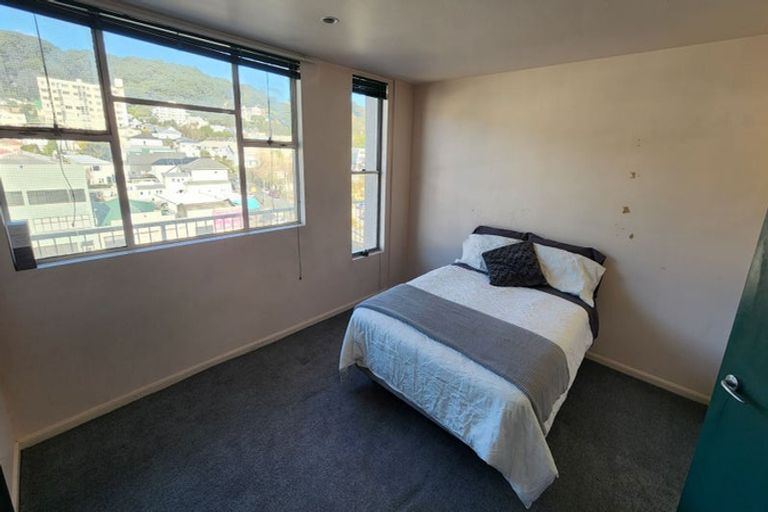 Photo of property in Grandstand Apartments, 9/80 Kent Terrace, Mount Victoria, Wellington, 6011