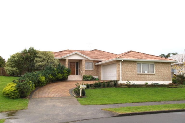 Photo of property in 5 Hagen Close, Golflands, Auckland, 2013