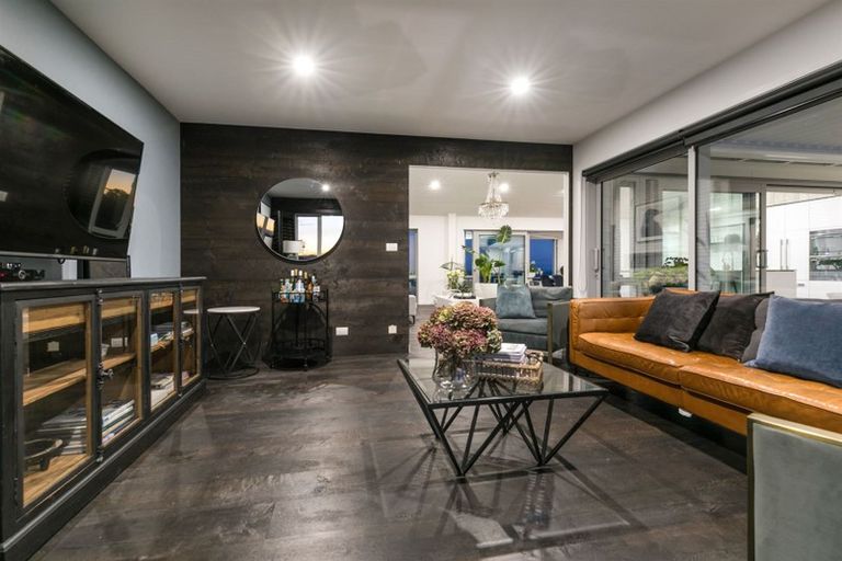 Photo of property in 63 Tiri Road, Manly, Whangaparaoa, 0930