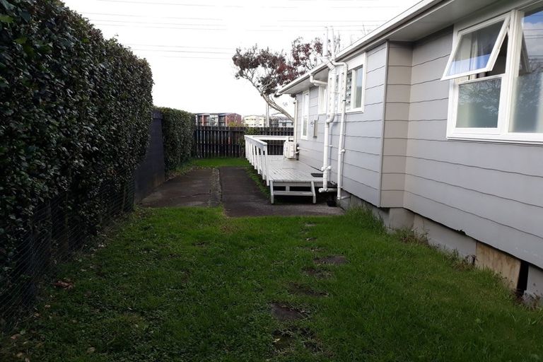 Photo of property in 2/206 Lake Road, Northcote, Auckland, 0627