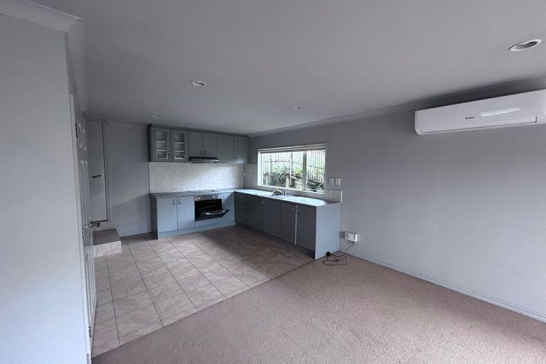 Photo of property in 42 Ballymore Drive, Pinehill, Auckland, 0632