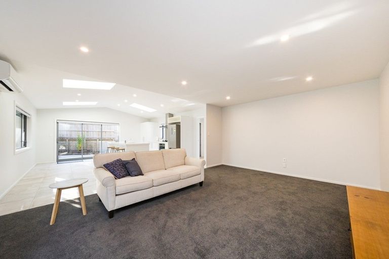 Photo of property in 5a Woodstock Place, Hokowhitu, Palmerston North, 4410