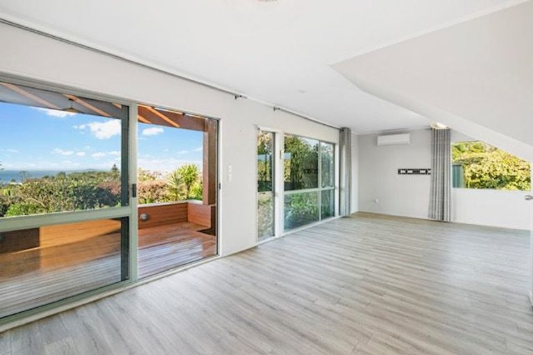 Photo of property in 1415 Whangaparaoa Road, Army Bay, Whangaparaoa, 0930